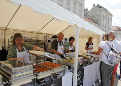 Lange Tafel 2018: Essensausgabe